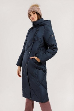 Длинное стеганое пальто прямого кроя выполнено из текстиля с влагоотталкивающими. . фото 2