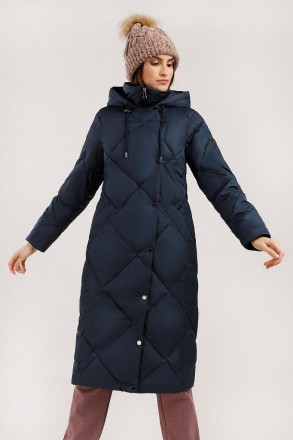 Длинное стеганое пальто прямого кроя выполнено из текстиля с влагоотталкивающими. . фото 3