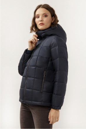 Короткая куртка женская от финского бренда Finn Flare с капюшоном темно-синего ц. . фото 3