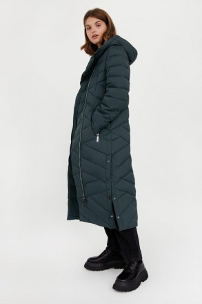 Длинная зимняя куртка А-образного силуэта смотрится очень оригинально благодаря . . фото 5