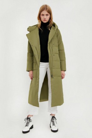
Стеганое пальто длиной ниже колена из зимней коллекции станет любимым предметом. . фото 5