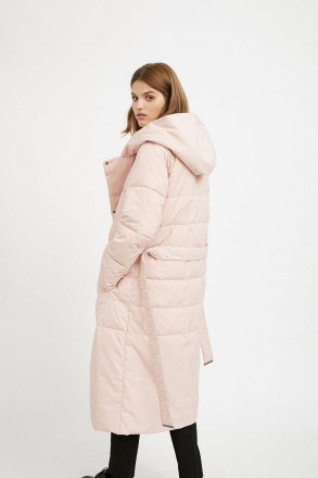 
Стеганое пальто длиной ниже колена из зимней коллекции станет любимым предметом. . фото 5