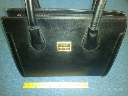 Продам классического стиля женскую сумку!
Материал эко-кожа, качественная как с. . фото 5
