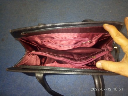 Продам классического стиля женскую сумку!
Материал эко-кожа, качественная как с. . фото 3