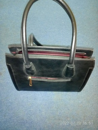Продам классического стиля женскую сумку!
Материал эко-кожа, качественная как с. . фото 4