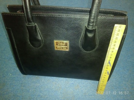 Продам классического стиля женскую сумку!
Материал эко-кожа, качественная как с. . фото 6