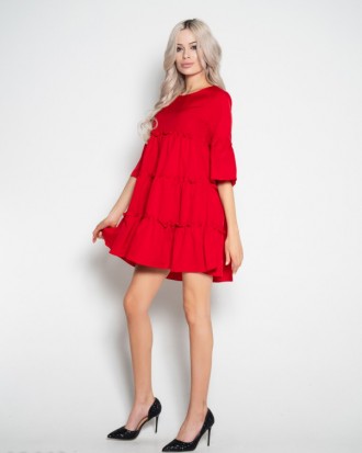 Красное однотонное платье из струящегося софта с короткой длиной изделия и горло. . фото 3