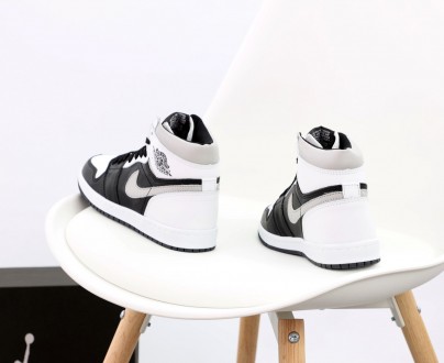 Кроссовки женские черно-белые зимние Nike Air Jordan 1
Женские кроссовки Найк Аи. . фото 3
