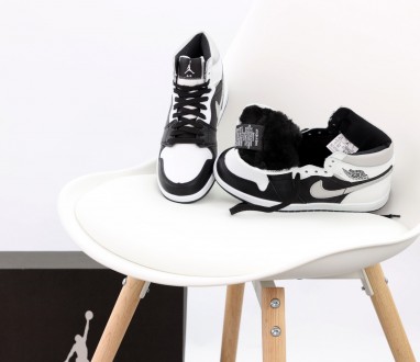 Кроссовки женские черно-белые зимние Nike Air Jordan 1
Женские кроссовки Найк Аи. . фото 7