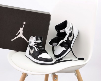 Кроссовки женские черно-белые зимние Nike Air Jordan 1
Женские кроссовки Найк Аи. . фото 5