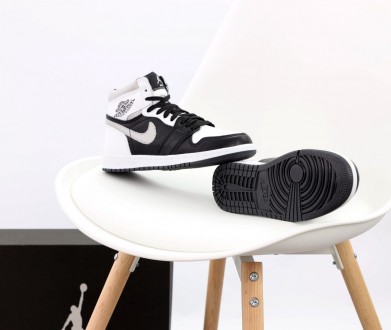Кроссовки женские черно-белые зимние Nike Air Jordan 1
Женские кроссовки Найк Аи. . фото 4