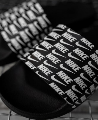 Тапочки мужские черные Nike Slides Small Logo
Стильные мужские тапочки Найк Слай. . фото 4