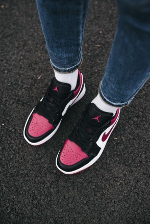 Кроссовки женские черные Nike Air Jordan Retro 1 Low 
Низкие женские кроссовки Н. . фото 9