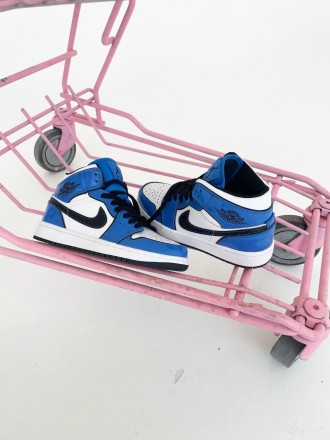 Кроссовки женские синие Nike Air Jordan 1 Retro
Спортивные женские кроссовки Най. . фото 3