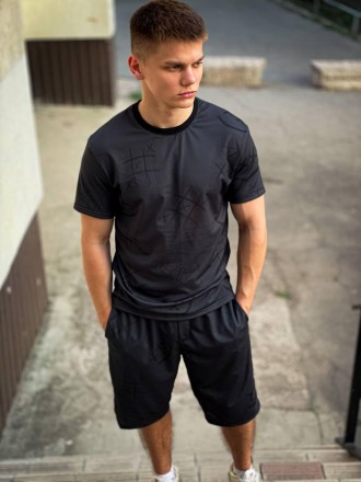 
Костюм мужской летний чёрный молодёжный oversize футболка и шорты tic-tac-toe
С. . фото 3