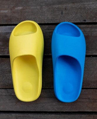 Тапочки женские желто-синие Adidas Yeezy Slide 
Лучший вариант на теплую погоду . . фото 4