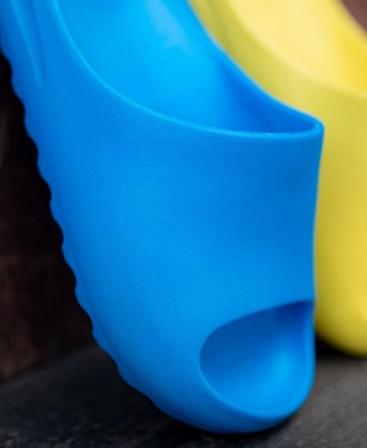 Тапочки женские желто-синие Adidas Yeezy Slide 
Лучший вариант на теплую погоду . . фото 3