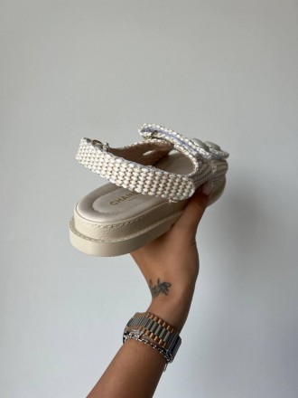 Сандали женские бежевые Chanel "Dad" Sandals Breided Fabric
Представляем вашему . . фото 3