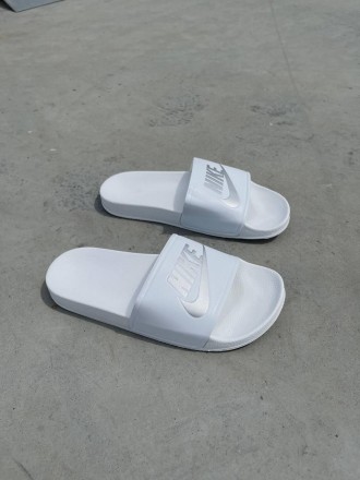 Тапочки женские белые Nike 
Стильные женские шлепки Найк в однотонной белой расц. . фото 6
