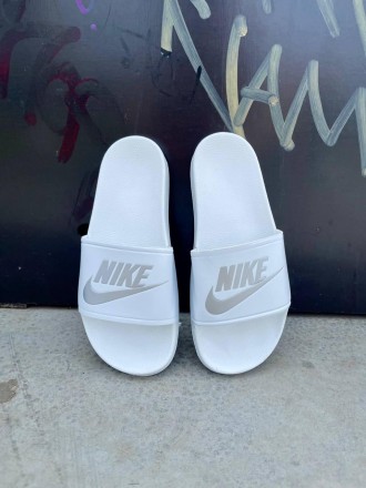 Тапочки женские белые Nike 
Стильные женские шлепки Найк в однотонной белой расц. . фото 4