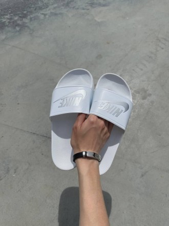 Тапочки женские белые Nike 
Стильные женские шлепки Найк в однотонной белой расц. . фото 9