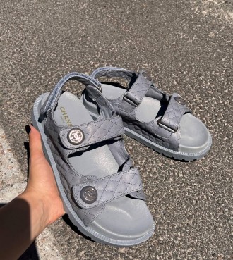 Сандали женские серые Chanel "Dad" Sandals
Женские сандали Шанель в стильной одн. . фото 2