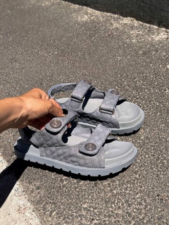 Сандали женские серые Chanel "Dad" Sandals
Женские сандали Шанель в стильной одн. . фото 4