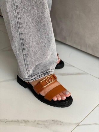 Сандали женские коричневые Louis Vuitton Sandals
Женские сандали Louis Vuitton S. . фото 9