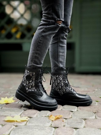 Ботинки женские черные зимние Dior Boots
Женские ботинки Диор Бутс в черном цвет. . фото 9