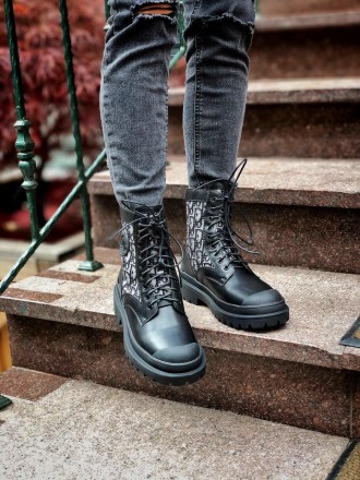 Ботинки женские черные зимние Dior Boots
Женские ботинки Диор Бутс в черном цвет. . фото 6