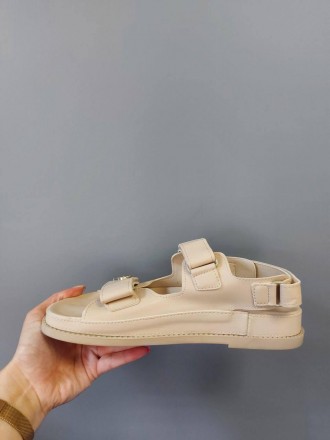 Сандали женские бежевые Chanel "Dad" Sandals
Женские сандали Шанель в бежевом цв. . фото 6