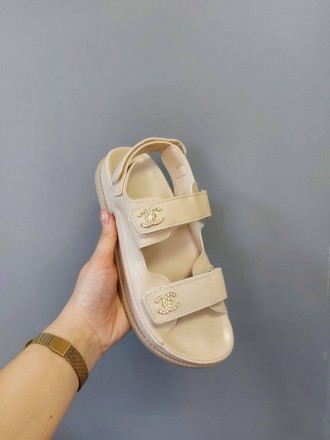 Сандали женские бежевые Chanel "Dad" Sandals
Женские сандали Шанель в бежевом цв. . фото 2