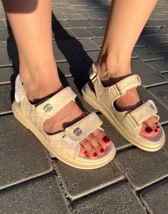 Сандали женские бежевые Chanel "Dad" Sandals
Представляем вашему вниманию женски. . фото 3