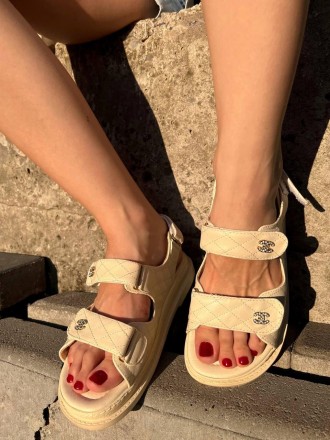 Сандали женские бежевые Chanel "Dad" Sandals
Представляем вашему вниманию женски. . фото 4