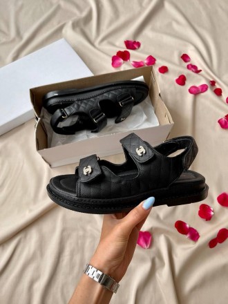 Сандали женские черные Chanel "Dad" Sandals
Женские сандали Шанель в однотонной . . фото 5