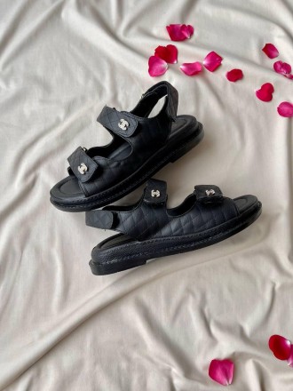 Сандали женские черные Chanel "Dad" Sandals
Женские сандали Шанель в однотонной . . фото 7