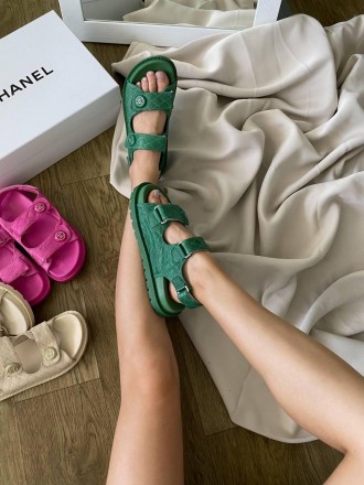 Сандали женские зеленые Chanel "Dad" Sandals
Рады представить вам потрясающие же. . фото 8