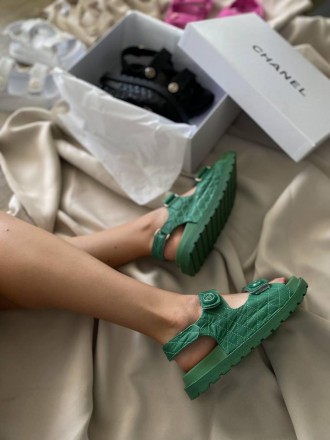 Сандали женские зеленые Chanel "Dad" Sandals
Рады представить вам потрясающие же. . фото 7