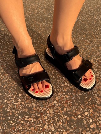 Сандали женские черные Chanel "Dad" Sandals
Женские сандали Шанель в черной расц. . фото 6