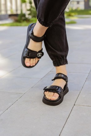 Сандали женские черные Chanel "Dad" Sandals
Женские босоножки Шанель в черной ра. . фото 3