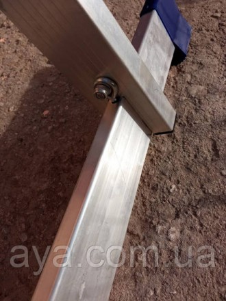 
Алюминиевая шарнирная лестница обладает достаточно небольшим весом и компактно . . фото 10