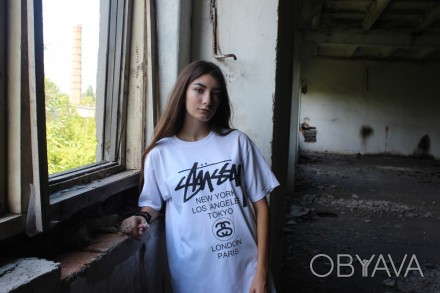 
 
 Белая классическая футболка Stussy с большим принтом спереди
100% хлопок, пр. . фото 1