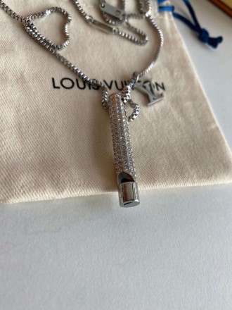 
 
 Колье Pendant Chain LV Whistle украшено очаровательной подвеской-свистком, п. . фото 9