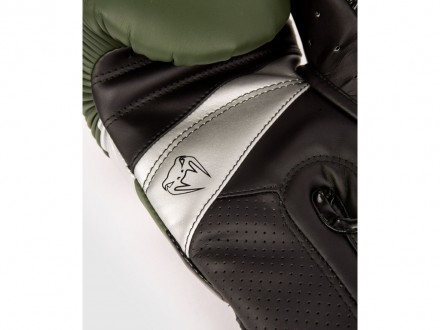 Описание:
12, 14, 16 унций
Перчатки тренировочные VENUM Elite Evo Boxing Gloves . . фото 7