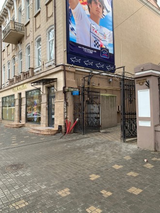 
 12116. Фасадное помещение на ул. Ришельевская. Общая площадь 374 кв.м. Первый . . фото 2