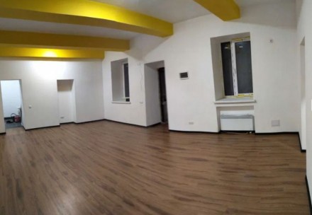 
 13219 Продам просторное светлое цокольное помещение с большими окнами и высоки. Молдаванка. фото 3