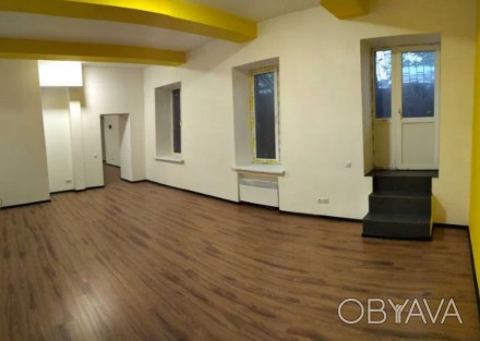 
 13219 Продам просторное светлое цокольное помещение с большими окнами и высоки. Молдаванка. фото 1