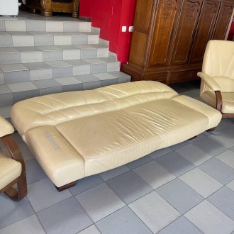 Комплект б/в відмінний стан
В комплект входить тримісний диван та 2 крісла
Диван. . фото 5
