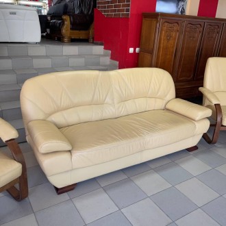 Комплект б/в відмінний стан
В комплект входить тримісний диван та 2 крісла
Диван. . фото 8