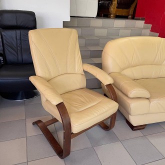Комплект б/в відмінний стан
В комплект входить тримісний диван та 2 крісла
Диван. . фото 6